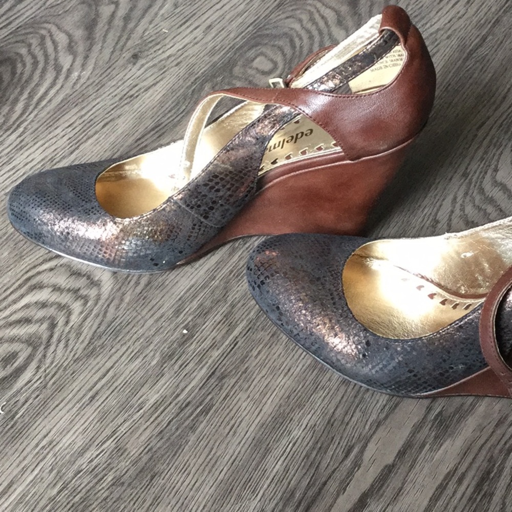 Libby Edelman wedge shoe.